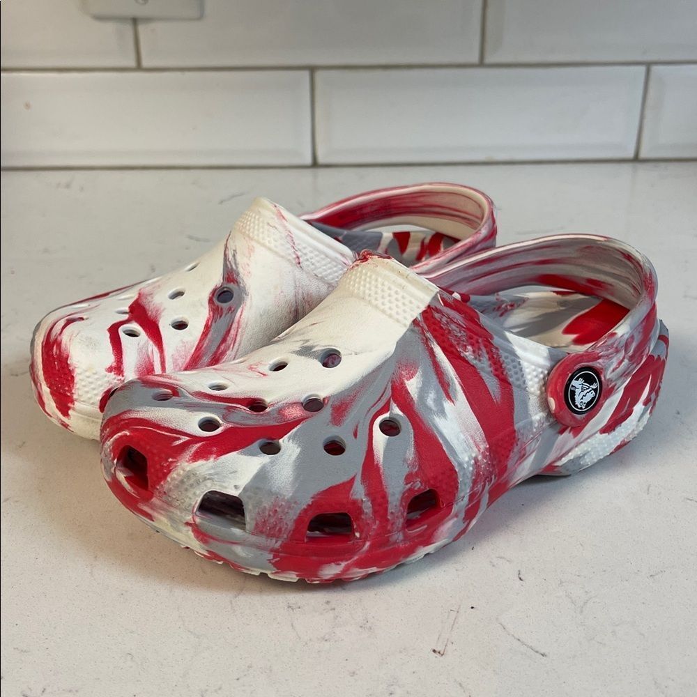 Crocs KIDS CLASSIC MARBLED CLOG 207464 White & Flame Tie-Dye Shoes Size Junior 1